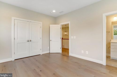 920 Darton Dr, Alexandria VA 22308-2021 exterior