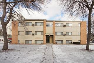 28 6th Ave, Hopkins MN  55343-1633 exterior