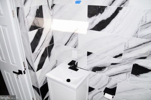 1164 Collings Rd, Camden NJ  08104-3006 exterior