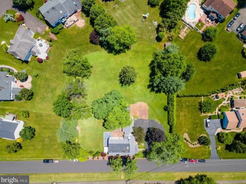 2293 Meetinghouse Rd, Jamison, PA 18929-1140