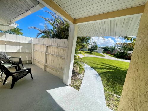 1857 Wexford Ct, Fort Pierce FL  34952-7648 exterior