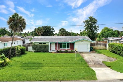 2285 41 Ter, Naples FL 34116-6517 exterior