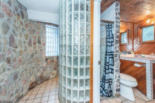 10 Lawrence Rd, Dover NJ 07869-3106 exterior