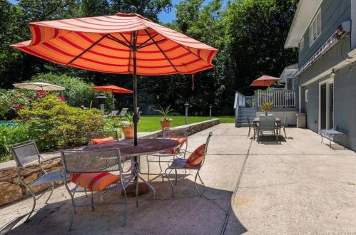 47 Nursery St, Norwalk CT 06850-1707 exterior