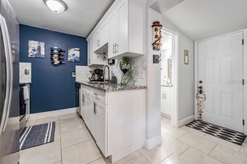 1910 98th Ave, Tampa FL  33612-8354 exterior