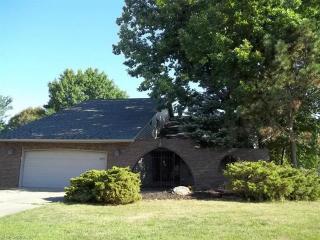 18142 Mallard Cir, Cleveland, OH 44136-6230