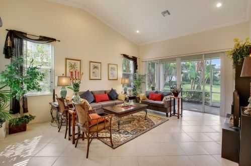 9201 Wentworth Ln, Fort Pierce FL  34986-3287 exterior