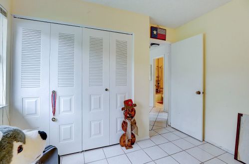 2351 Fruit Ave, Fort Pierce FL 34952-7422 exterior