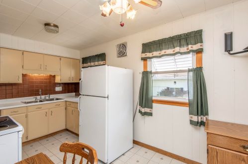 5700 37th St, Milwaukee, WI 53209-4016