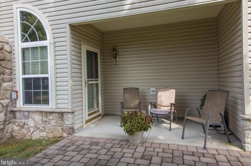 201 Fairway Dr, Warminster PA 18974-3797 exterior