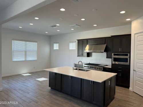 32735 22nd Dr, Phoenix AZ  85085 exterior