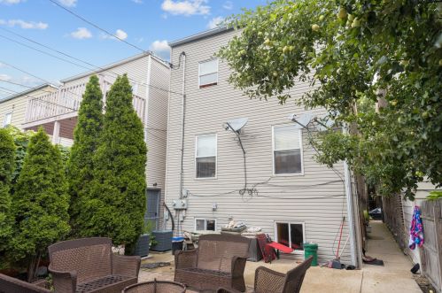 2513 Walton St, Chicago IL 60622-4510 exterior