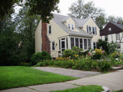 126 Oakdale Rd, Newton, MA 02461-1813