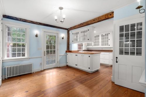 2 Brookshire Rd, Worcester MA 01609-1251 exterior