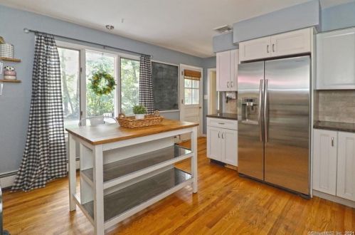 26 Dauria Dr, Seymour CT 06483-2305 exterior