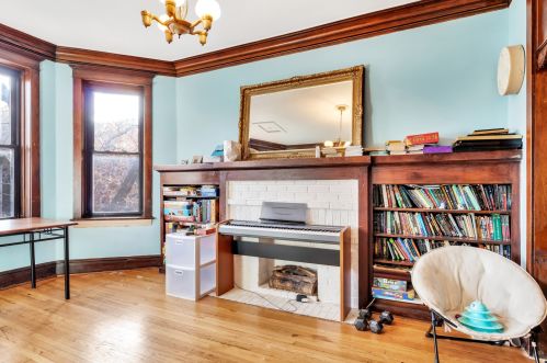 4710 Artesian Ave, Chicago IL 60659-5035 exterior