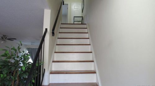 121 Queens Rd, Torrington CT 06790-2821 exterior