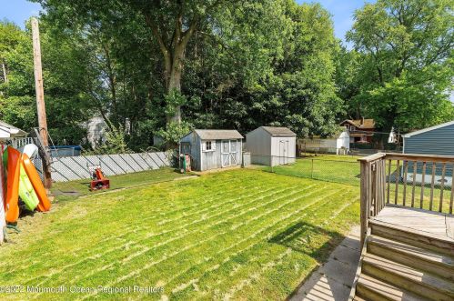 59 Lloyd St, Edison NJ 08817-5231 exterior