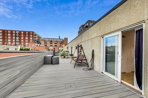 1237 Cottage Pl, Chicago IL  60607-2855 exterior