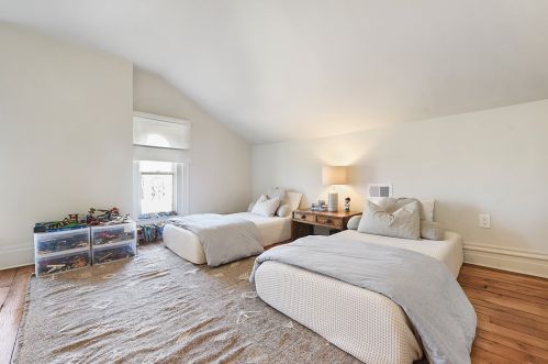 1426 Chateau St, Pittsburgh PA 15233-1242 exterior