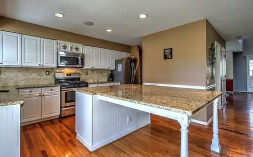 31 Lookout Hl Rd, Milford CT 06461-1878 exterior