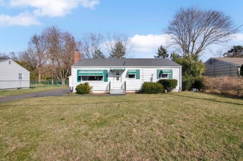 24 Jensen Cir, West Springfield, MA 01089-4450