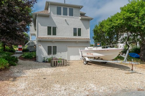 29 Bayberry Ln, Eastham MA 02642-2352 exterior