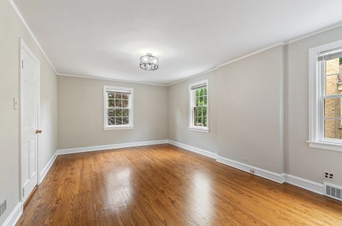 6665 Sioux Ave, Chicago IL 60646-2822 exterior