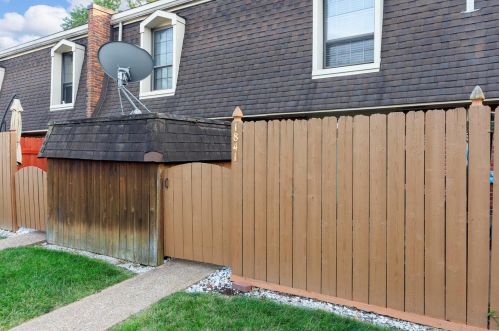 1841 Mansard Dr, Saint Louis MO 63125-2336 exterior