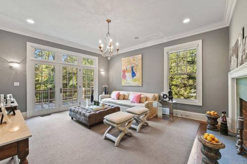 33 Sarles St, Armonk NY 10504-1229 exterior