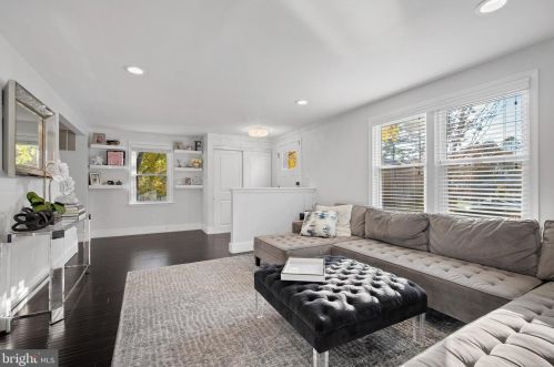 9301 Bentridge Ave, Rockville MD 20854-2860 exterior