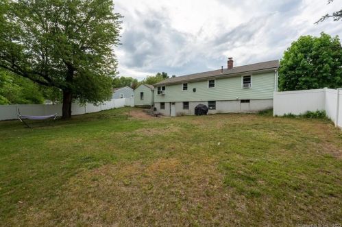 9 Pne Dr, Windsor CT 06095-3531 exterior