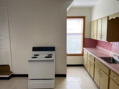 64 Race St, Manor PA 15665-1609 exterior