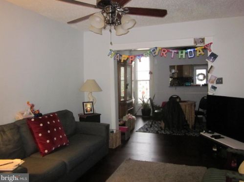 6218 Erdrick St, Philadelphia PA 19135-3504 exterior