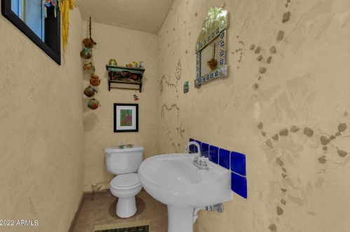 8051 14 Ave, Phoenix AZ 85023-2585 exterior