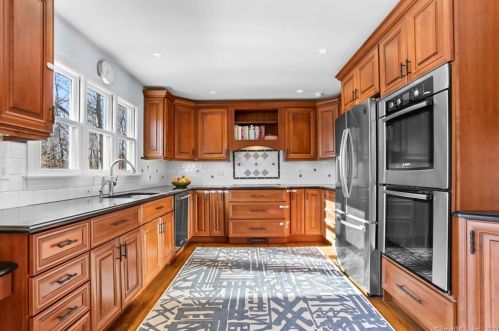 234 New Canaan Rd, Wilton, CT 06897-3318