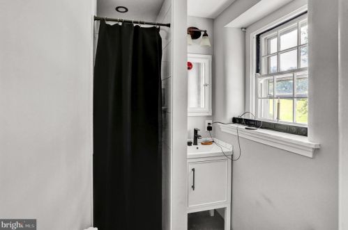 886 Vaughn Rd, Pottstown PA exterior