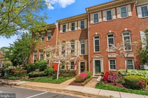 4659 Lambert Dr, Alexandria VA  22311-4942 exterior