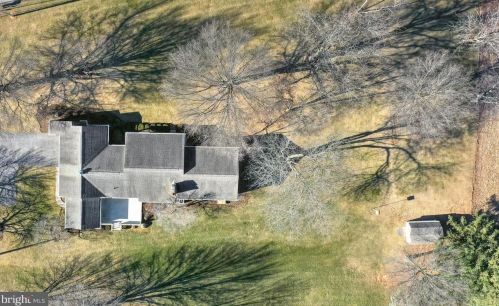 869 Fairview Dr, Hanover PA 17331-9747 exterior