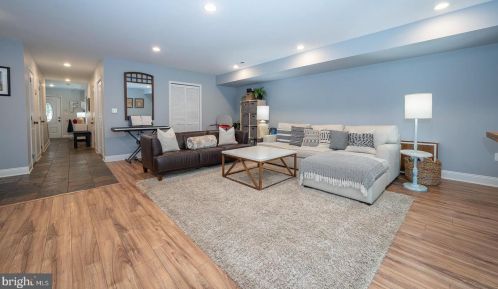 328 Lemonte St, Philadelphia PA 19128-4520 exterior