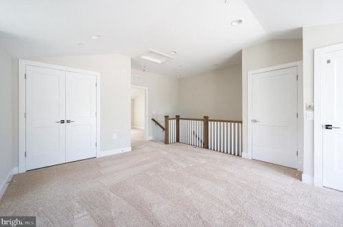 10314 Grosvenor Pl, Rockville MD 20852 exterior