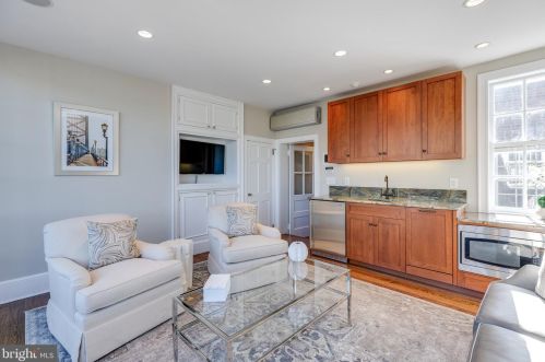 2101 Delancey St, Philadelphia PA 19103-6408 exterior