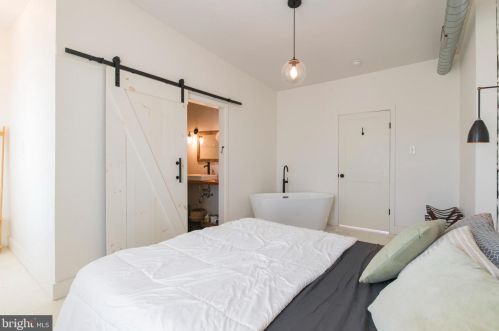 2026 Howard St, Philadelphia PA 19148-3334 exterior