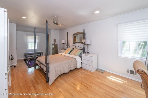 21 Hampton Dr, East Freehold NJ 07728-3147 exterior