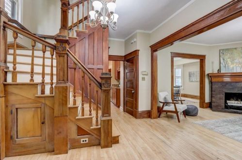 2109 Kenwood Blvd, Milwaukee WI  53211-3311 exterior