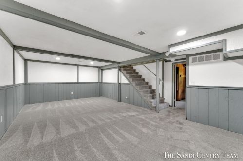 1845 Bonneville Dr, Meskegon MI 49441-3709 exterior