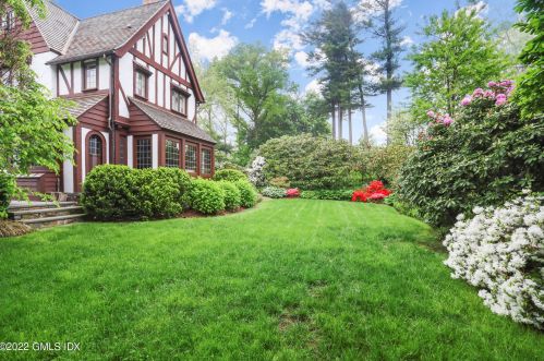 528 Field Point Rd, Greenwich CT 06830-6446 exterior