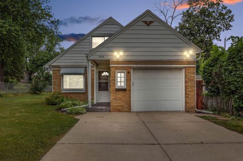 525 103rd St, Milwaukee, WI 53226-4315