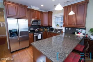 3227 Clifton Ave, Chicago IL  60657-3318 exterior