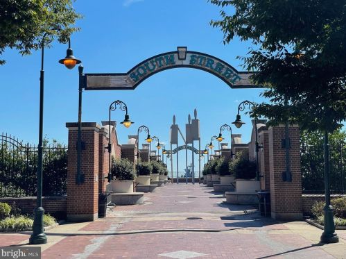 200 Lombard St, Philadelphia PA 19147-1605 exterior